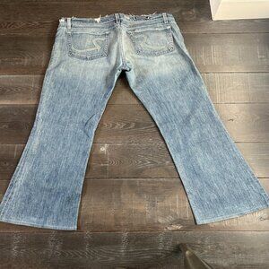 Rock & Republic Women's Size 32 Blue Jeans w/Back Pocket Embellishment